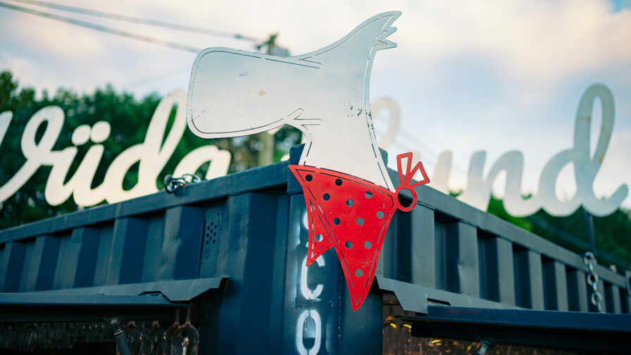 Tollwood Sommerfestival Craft Biergarten Wüda Hund